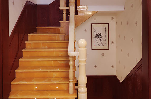 沈丘中式别墅室内汉白玉石楼梯的定制安装装饰效果